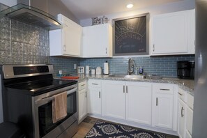 Microondas, horno, placa de cocina, cafetera/tetera
