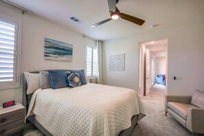 4 Schlafzimmer, Schreibtisch, Bügeleisen/Bügelbrett, Reisekinderbett