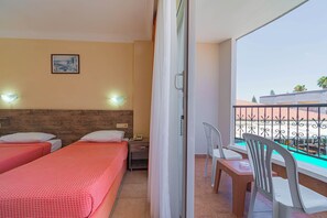 Ropa de cama de alta calidad y minibar 