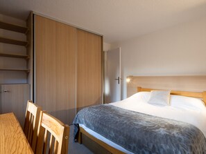 1 sovrum och sängkläder