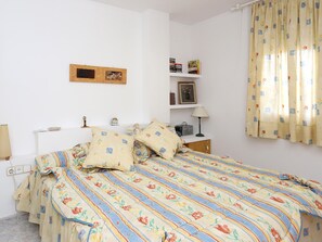 3 bedrooms, bed sheets