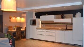 Fridge, microwave, oven, stovetop