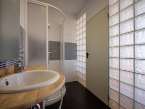 Towels - Duplex 250m from Beach with Parking, Air Conditioning and Wi-Fi (Torredembarra)