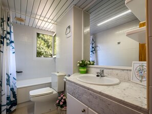 Towels - Beachfront Apartment with Terrace and Private Parking (Torredembarra)