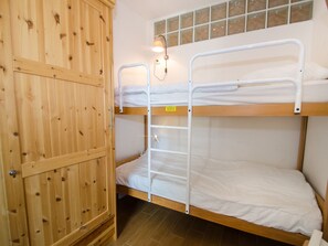 Free WiFi, bed sheets