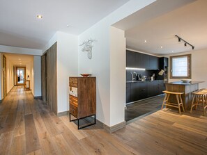 Interior - Luxurious 5-Room Apartment in Val-d'Isère with Balcony and Mountain Views (Val-d'Isère)