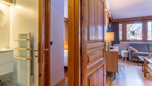 3 bedrooms, WiFi (free), bed sheets - Elegant apartment with WiFi, central location, ski-in/ski-out, parking, balcony, and elevator access (Val-d'Isère)
