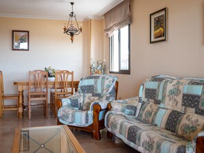 TV - Apartment with Pool and Parking 300m from Beach (Torredembarra)