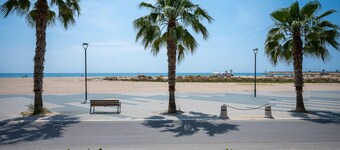 Seafront Apartment in Torredembarra with Garden, Pool, and Wi-Fi