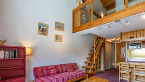 TV - Rustic Duplex Apartment with Large South-Facing Terrace Near Val-d'Isère Village (Val-d'Isère)