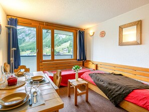 Dining - South-facing studio at the foot of the slopes, balcony and pets allowed (Val-d'Isère)