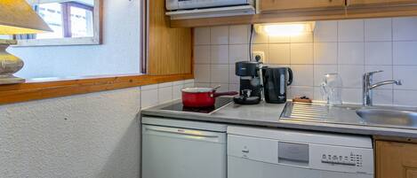 Køleskab, mikrobølgeovn, ovn, opvaskemaskine