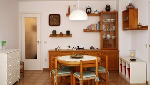 Dining - Sea-front apartment with pool and private parking in Torredembarra (Torredembarra)