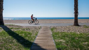 Beach - Sea-front apartment with pool and private parking in Torredembarra (Torredembarra)