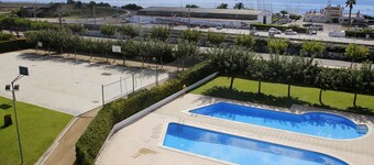 Family Apartment in Torredembarra with Air Conditioning and Pools