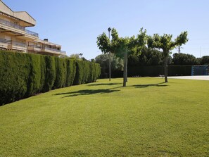 Property grounds - AT039 Les Dunes: Apartamento con una gran zona comunitaria que incluye 2 piscinas y jardín (Torredembarra)