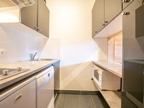 Kühlschrank, Ofen, Herdplatte, Geschirrspüler