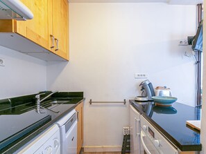 Refrigerador, microondas, horno y lavavajillas 