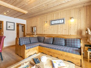 Living area - Elegant Apartment with Terrace, WiFi, Ski-In/Ski-Out in Val-d'Isère (Val-d'Isère)