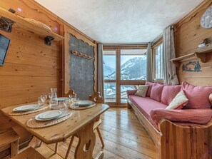 TV - Cozy Alcove Studio for 4, South Balcony, Cleaning Included (Val-d'Isère)