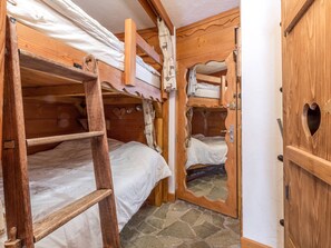A wooden cabin with bunk beds, a ladder, and a mirror. - Cozy Alcove Studio for 4, South Balcony, Cleaning Included (Val-d'Isère)