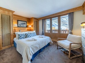 4 bedrooms, free WiFi, bed sheets - Luxury Apartment, Spacious and Comfortable, Ski-In/Ski-Out, Near Children's Village (Val-d'Isère)