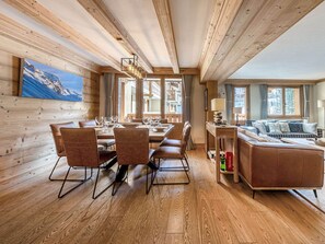 Dining - Luxury Apartment, Spacious and Comfortable, Ski-In/Ski-Out, Near Children's Village (Val-d'Isère)