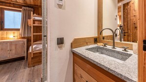 Unclassified image, 2 of 15, button - Luxury apartment with pool, WiFi, and parking in Val-d'Isère (Val-d'Isère)