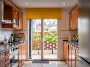 Micro-ondes, four, plaque de cuisson, lave-vaisselle