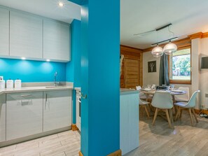 Réfrigérateur, micro-ondes, four, lave-vaisselle