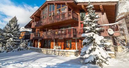 Elegant and Bright High-End Apartment with South-Facing Terrace in Central Val-d'Isère near the Slopes
