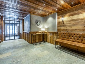 Interior - Charming Studio in Central Val-d'Isère - Ski-in/Ski-out, WiFi, Near Amenities (Val-d'Isère)