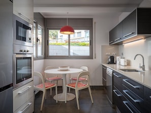 Microwave, oven, dishwasher, coffee/tea maker