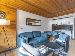 TV - Elegant apartment in Val-d'Isère with balcony, parking, wifi (Val-d'Isère)