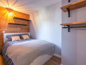 1 bedroom, free WiFi, bed sheets