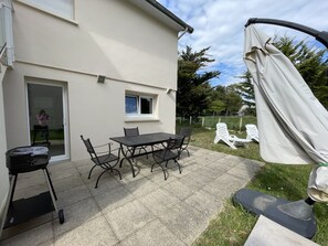 Outdoor dining - Apartment near the sea - 4 guests (Saint-Pair-sur-Mer)