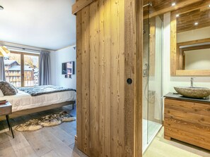 4 quartos, Wi-Fi de cortesia, roupa de cama