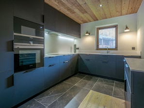 Coffee/tea maker, fridge, microwave, oven - Luxury apartment with fireplace, balcony and included services, at the foot of Bellevarde forest (Val-d'Isère)