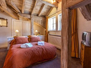 4 makuuhuonetta, ilmainen Wi-Fi, vuodevaatteet