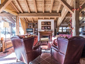TV, fireplace, DVD player