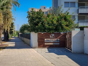 Property grounds - Apartment with pool 250m from the beach (Torredembarra)
