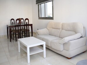 TV - Apartment with pool 250m from the beach (Torredembarra)