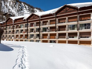Exterior - Cozy, Well-Equipped Apartment Near the Slopes & Aquasport Centre in Val d'Isère (Val-d'Isère)