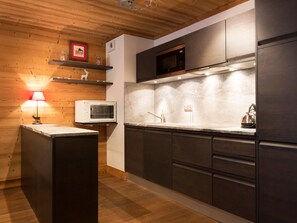 Fridge, microwave, oven, stovetop - Luxury apartment in the center, pets allowed, WiFi (Val-d'Isère)