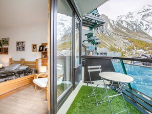 Property grounds - Ski-in/ski-out apartment, stunning views, pets allowed (Val-d'Isère)