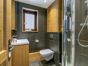 Séchoir à cheveux, serviettes fournies