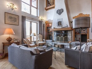 Living area - Luxury Duplex Apartment with Large Balcony, Ski-In/Ski-Out, and Stunning Views (Val-d'Isère)