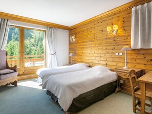 6 bedrooms, free WiFi, bed sheets