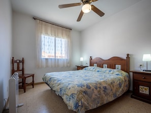 3 bedrooms, bed sheets