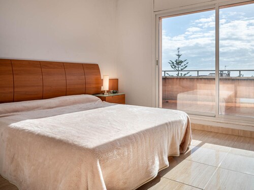 House in Creixell: Private Pool, Parking, Terrace, Air Conditioning, Sleeps 8